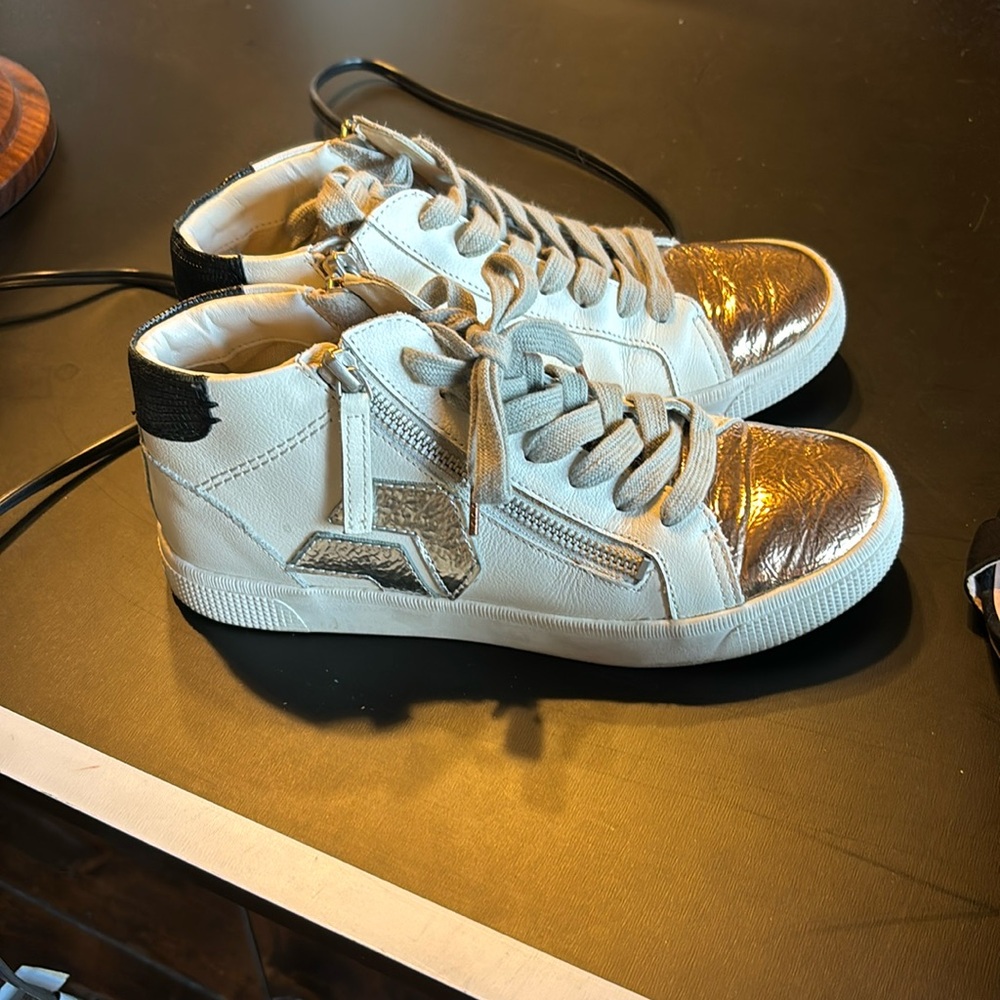 Dolce vita mid rise shoes